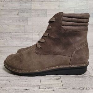 Women's Clarks Michela Fold Ankle Boots Booties Shoes Size 8.5 Brown Leather